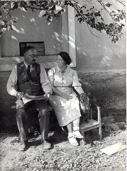 Rodiče Václav a Marie ve Vitíně a pejsek Flíček